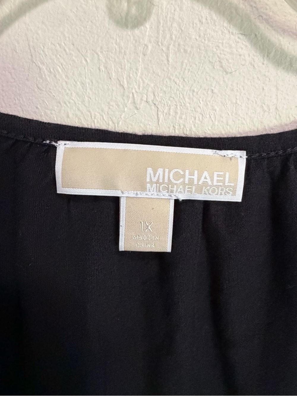Michael Kors Black Bell Sleeve Gathered Neck Blouse Top Beads Hang on Sleeves 1X - Picture 3 of 8